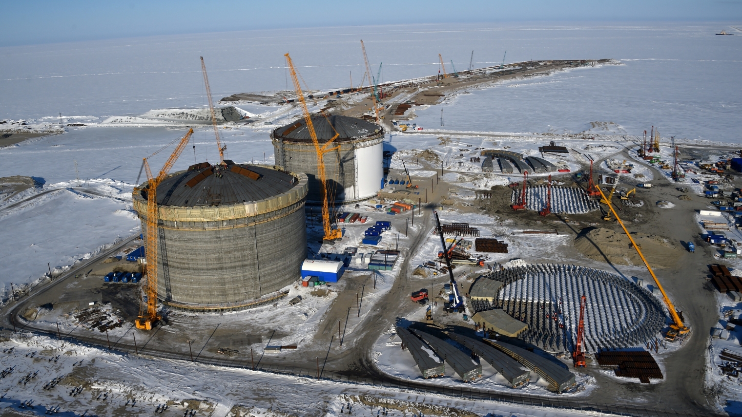 Развитие газовой промышленности в России. На Дальнем востоке построят 10 новых СПГ заводов.