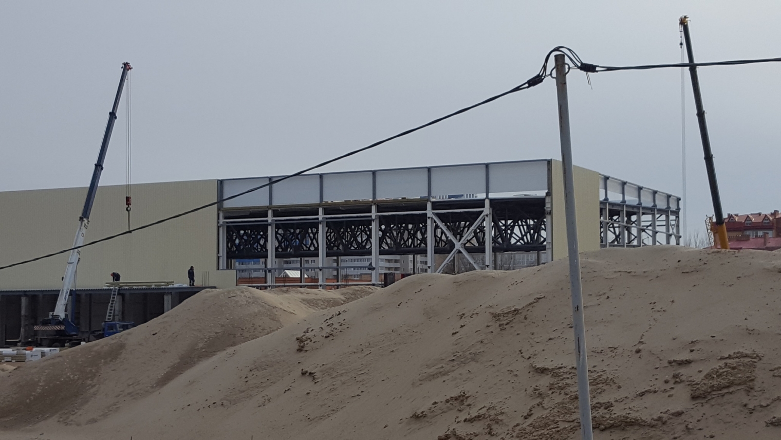 «ЛУКОЙЛ» в Астрахани реализует современный «Ледовый дворец»