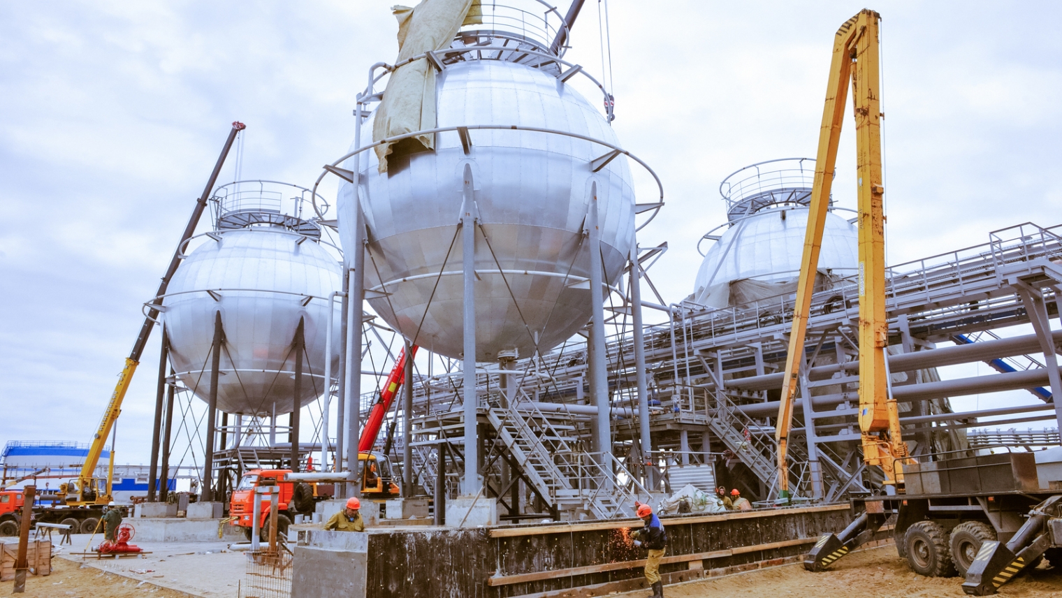 Реконструкция объектов Газпром. Реконструкция Уренгойского ЗПКТ переработки конденсата