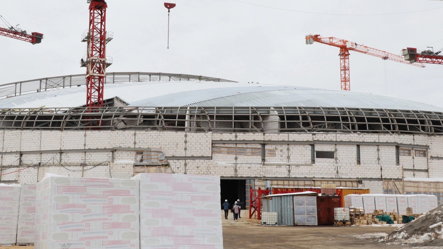 «Лукойл» построит в Астрахани ледовую арену